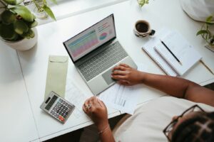 5 Proven Growth Hacks for Solopreneurs to Boost Revenue Without Burning Out